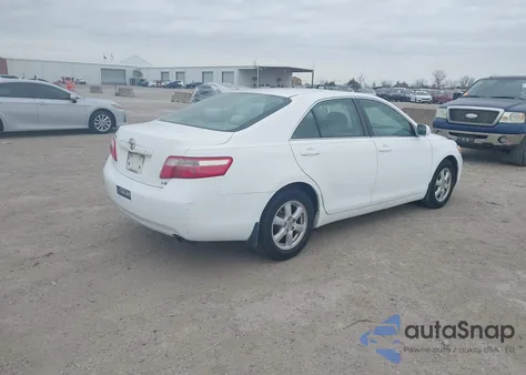 2007 Toyota Camry Le z USA, uszkodzony, nr VIN 4T1BE46K87U525803